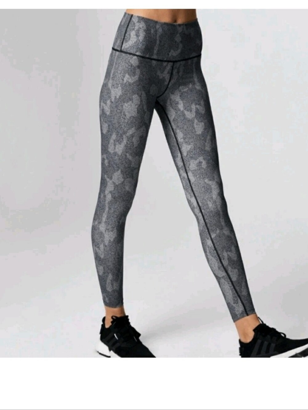 Varley Teca Luna high waisted Legging Size Med.  Like New